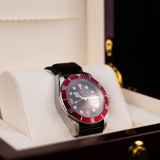 Crimson Edge | L’Audace Raffinée